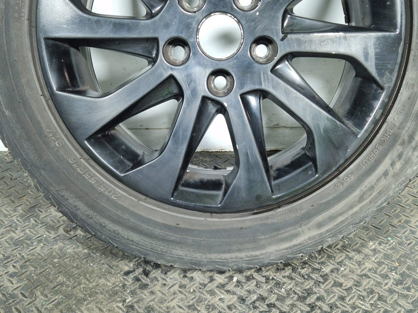 Seat Leon MK3 5F 16" Alloy Wheel with Tyre 4mm 205/55/16 5F0601025A