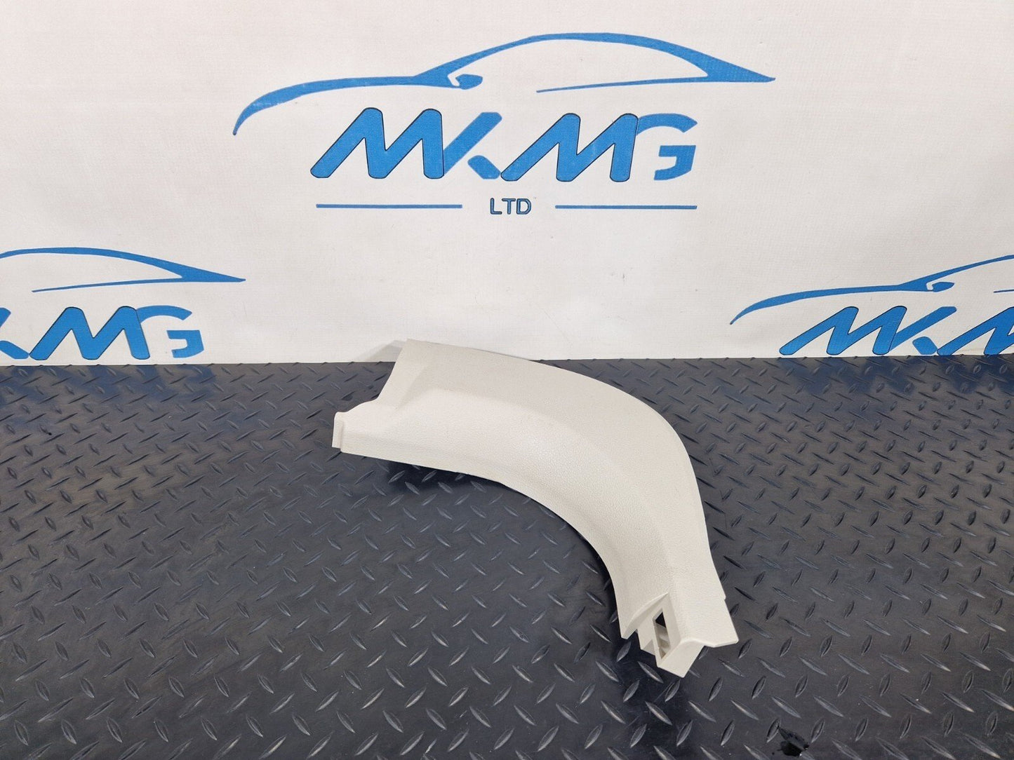 11-18 BMW 6 SERIES F06 RHD FRONT LEFT BOTTOM FOOT AREA TRIM COVER 7328015