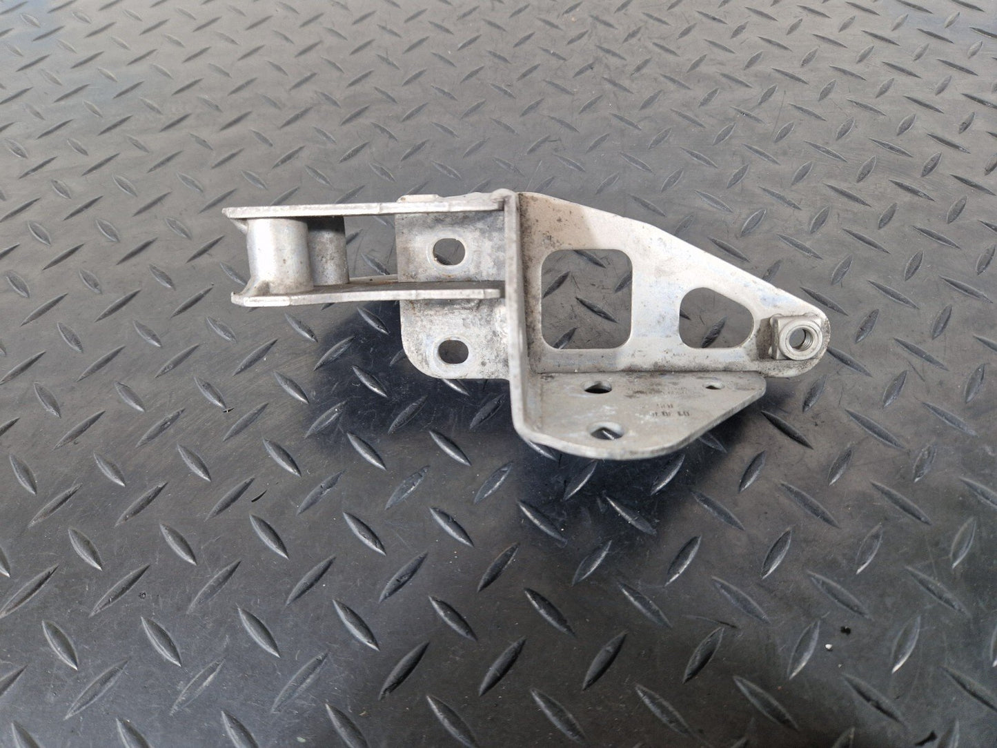 10-17 AUDI A8 4H FRONT LEFT N/S UNDERRUN BAR BRACKET MOUNT 4H0399655B