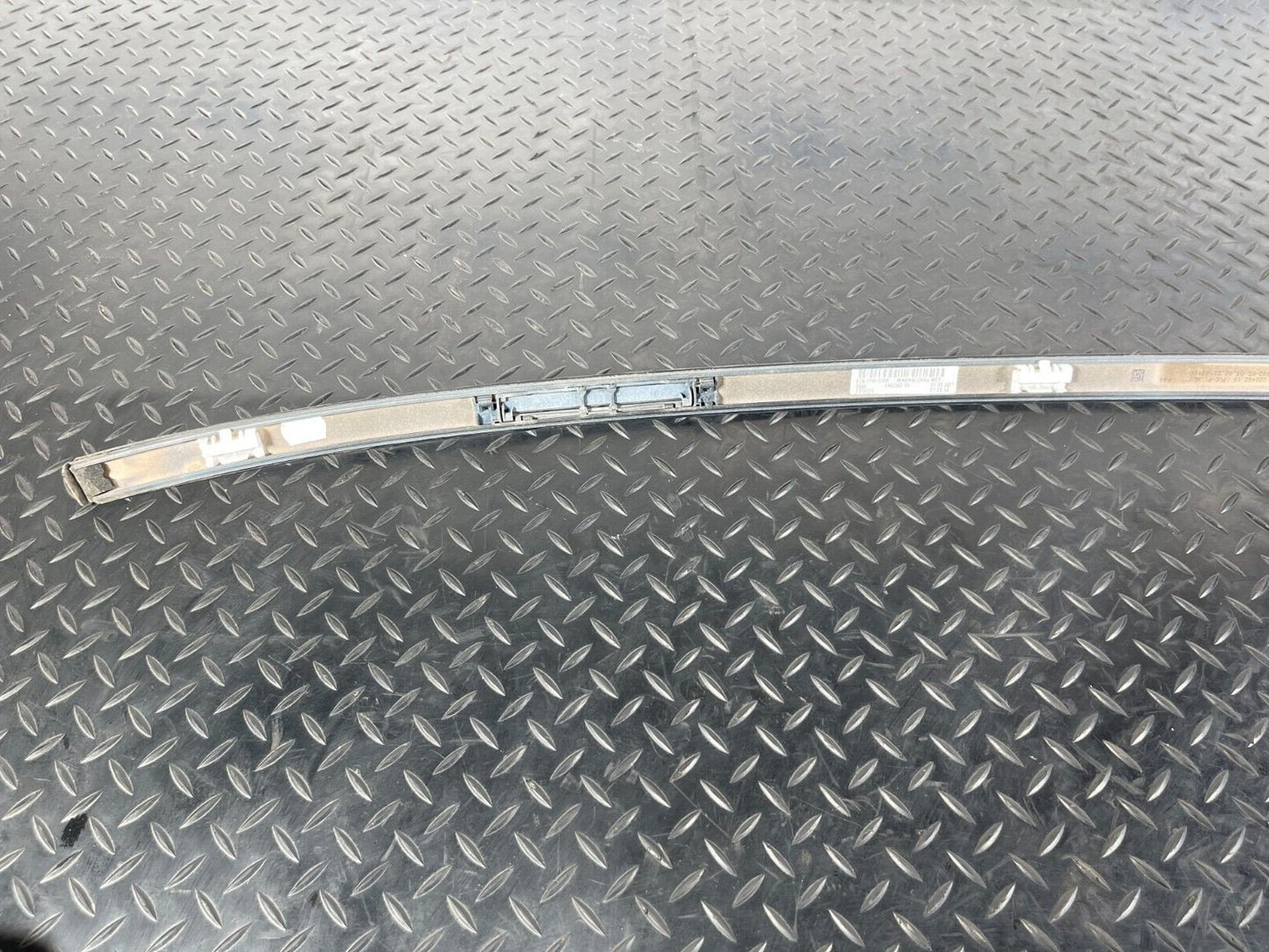 20-ON BMW 2 SERIES M-SPORT F44 GENUINE RIGHT O/S ROOF RAIL TRIM GREY B39 9482062