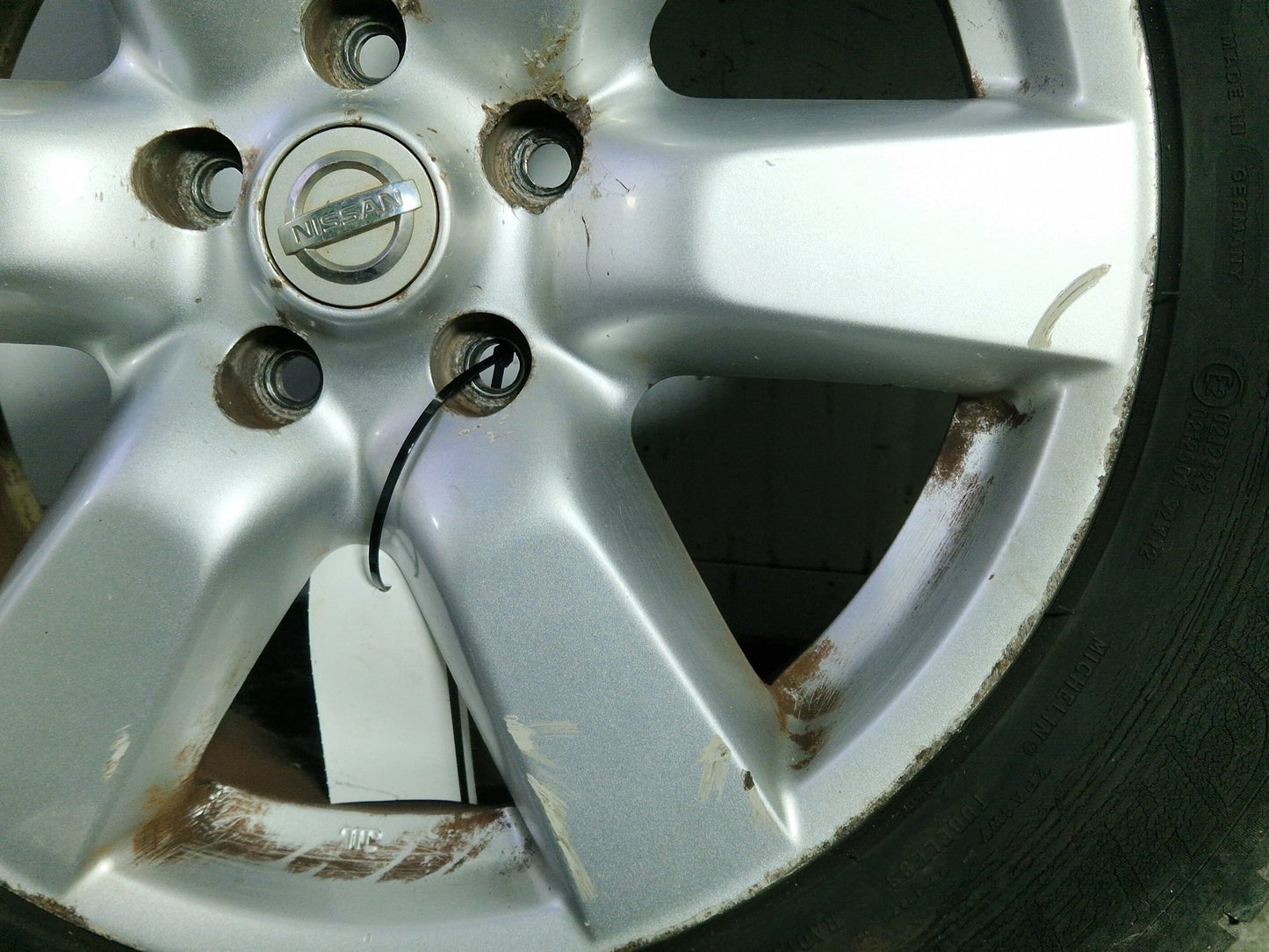 Nissan X-Trail MK2 (T31) 17" Alloy Wheel with Tyre 215/60/17 ~4mm