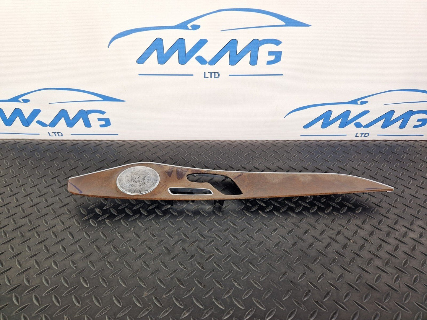 14-20 MERCEDES BENZ GLA 200 X156 OEM TRIM STRIP A2057205309