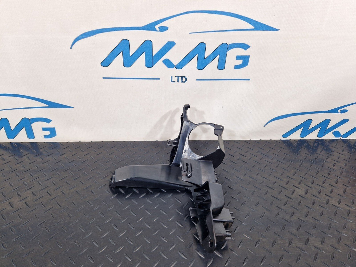 16-23 AUDI A5 F5 SPORTBACK S-LINE LEFT D-PILLAR TRIM BRACKET 8W8867729A