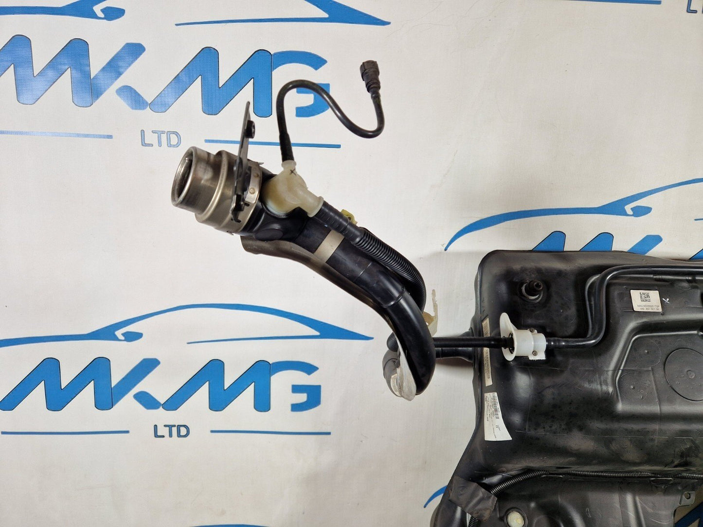 10-17 AUDI A8 4H PETROL FUEL TANK & PUMP 4H0201021BH