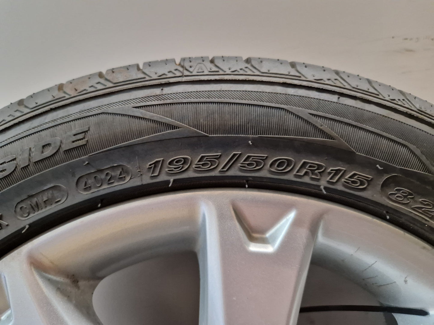 Ford Fiesta MK7 15" Alloy Wheel with Tyre 195/50/15 ~6mm 8V21-1007-GA