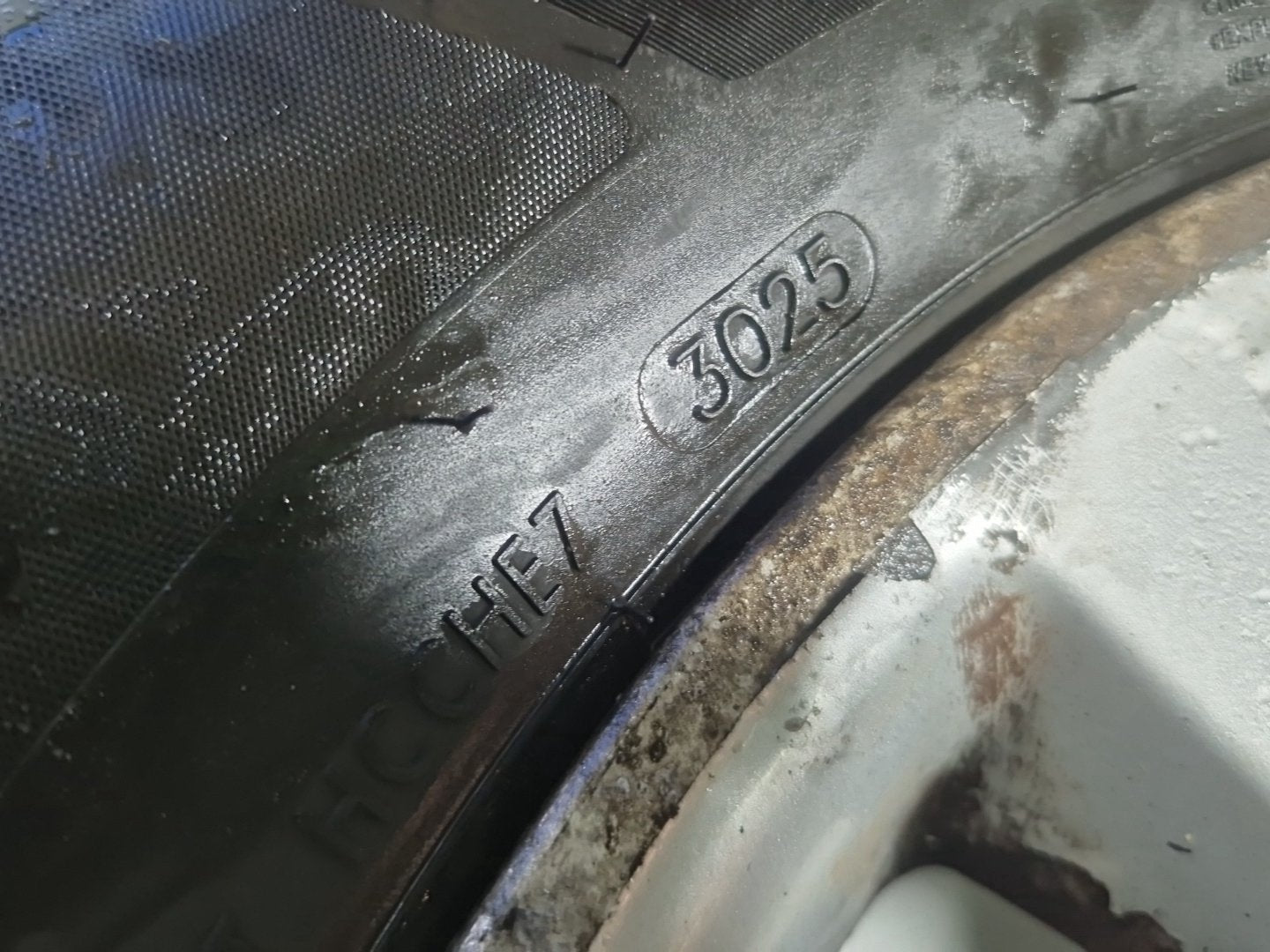 Toyota Estima MK2 (ACR30) 16" Alloy Wheel with Tyre 215/60/16 6mm