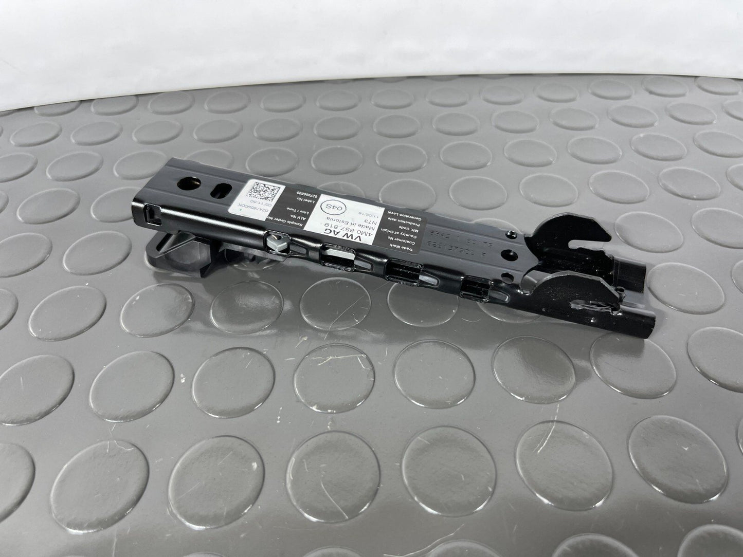 16-19 AUDI A4 B9 GENUINE DRIVER RIGHT SEAT BELT HEIGHT ADJUSTER 4M0857819