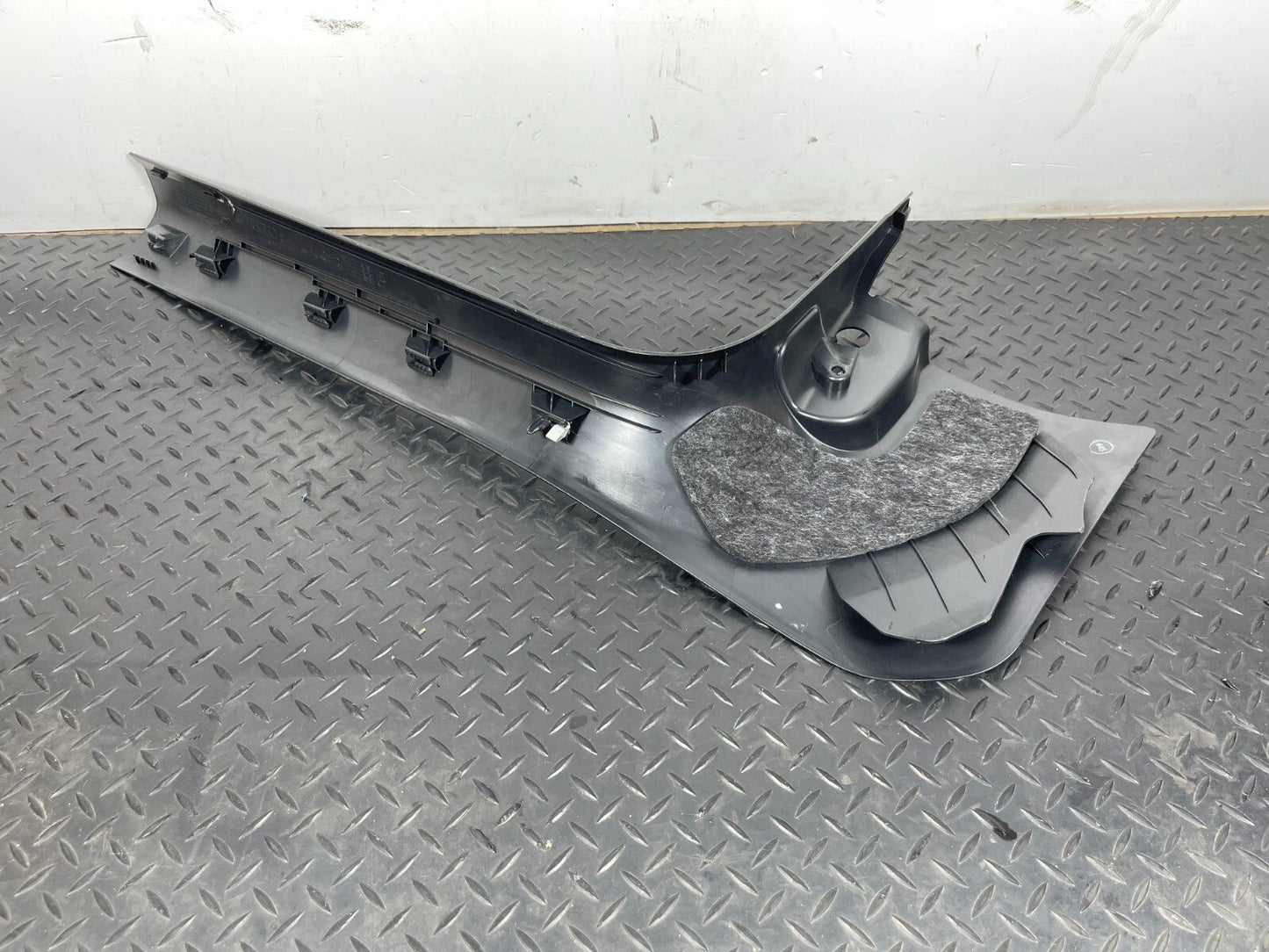 16-19 AUDI A4 B9 SALOON GENUINE FRONT RIGHT DRIVER SIDE FOOTWELL TRIM 8W2867272