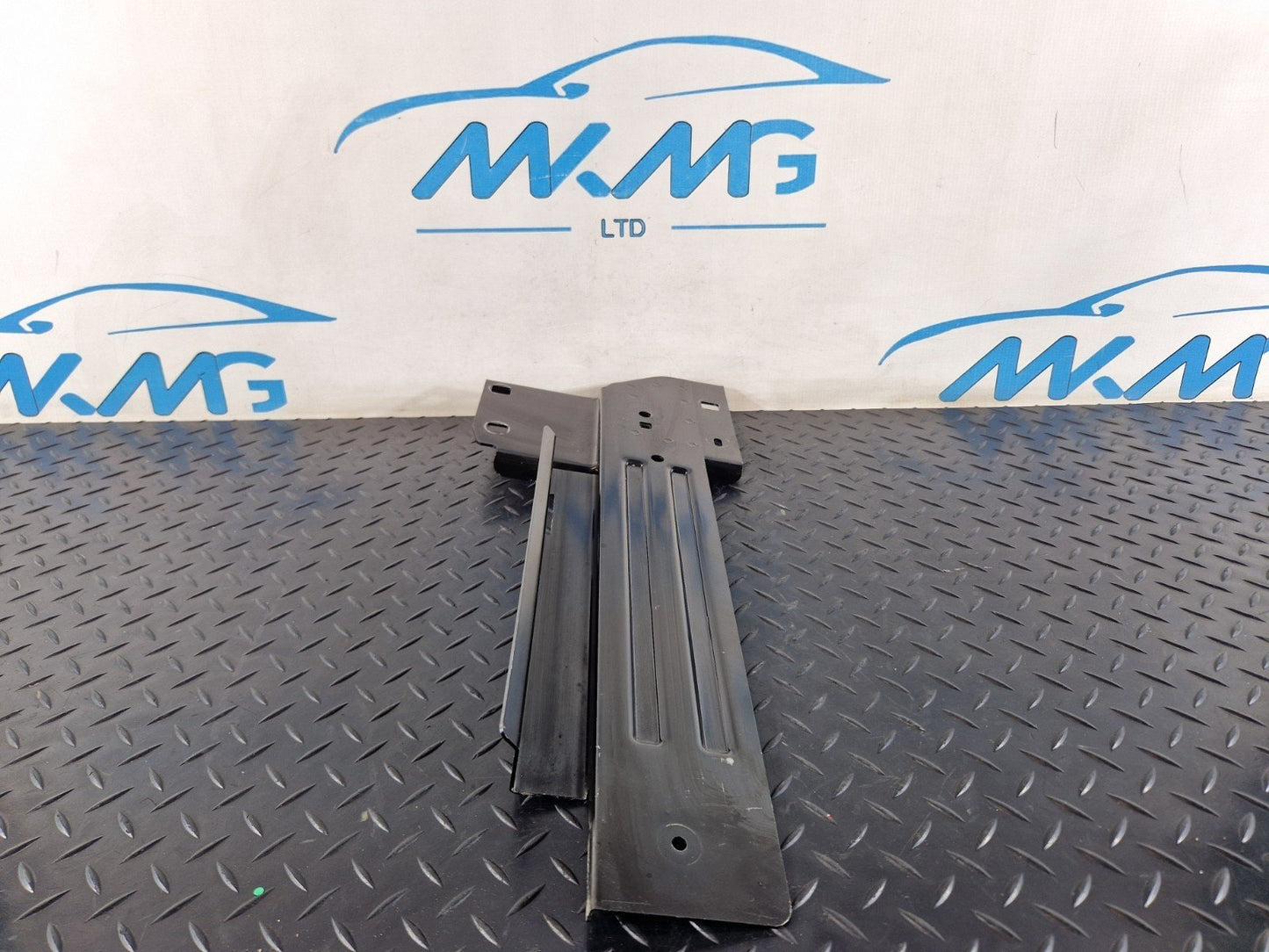 16-19 MERCEDES BENZ GLE W166 REAR LEFT FLOOR MOUNTING BRACKET A1666803931
