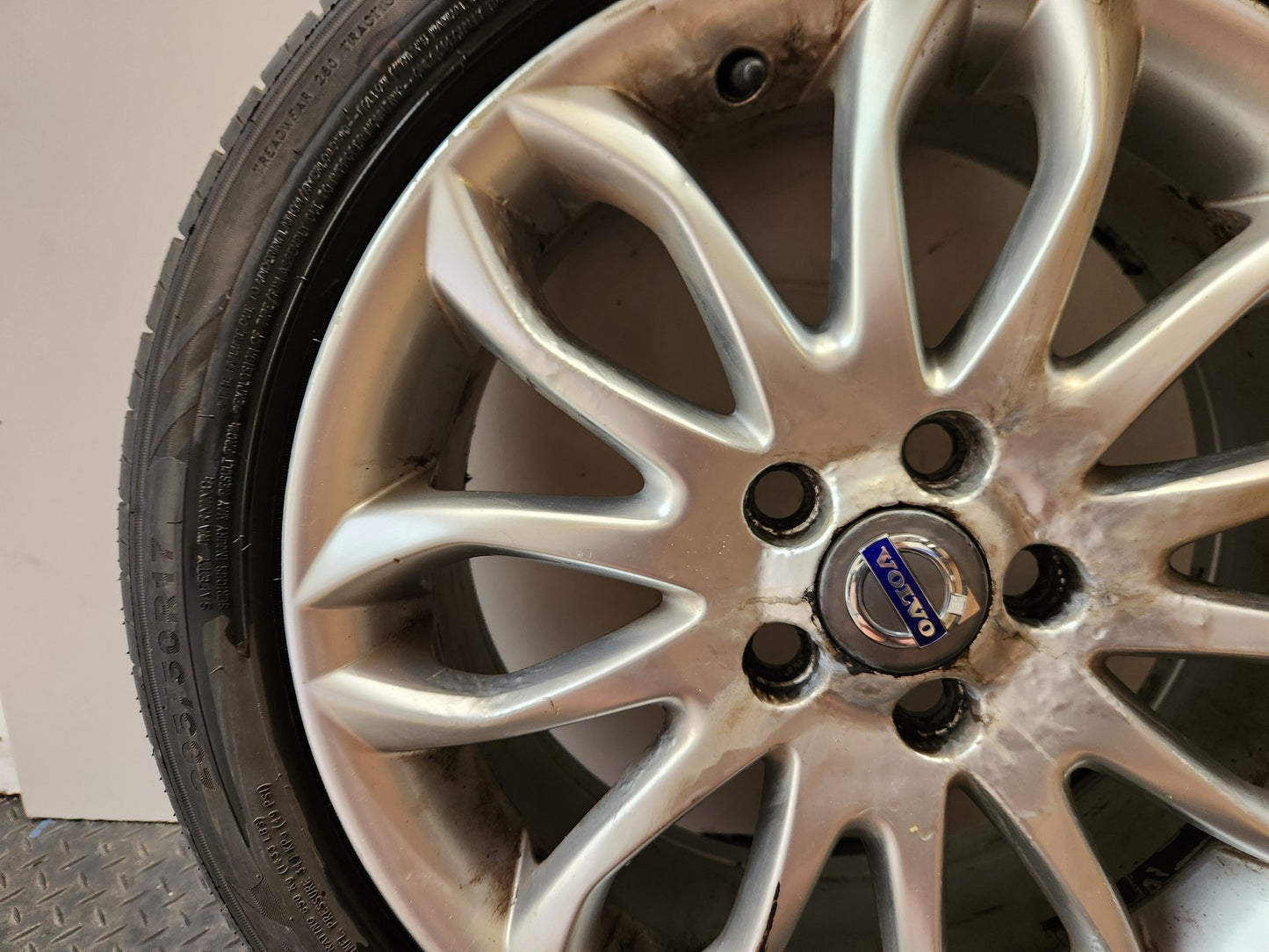 Volvo C30 MK1 (MK) 17" Alloy Wheel with Tyre 205/50/17 ~5mm