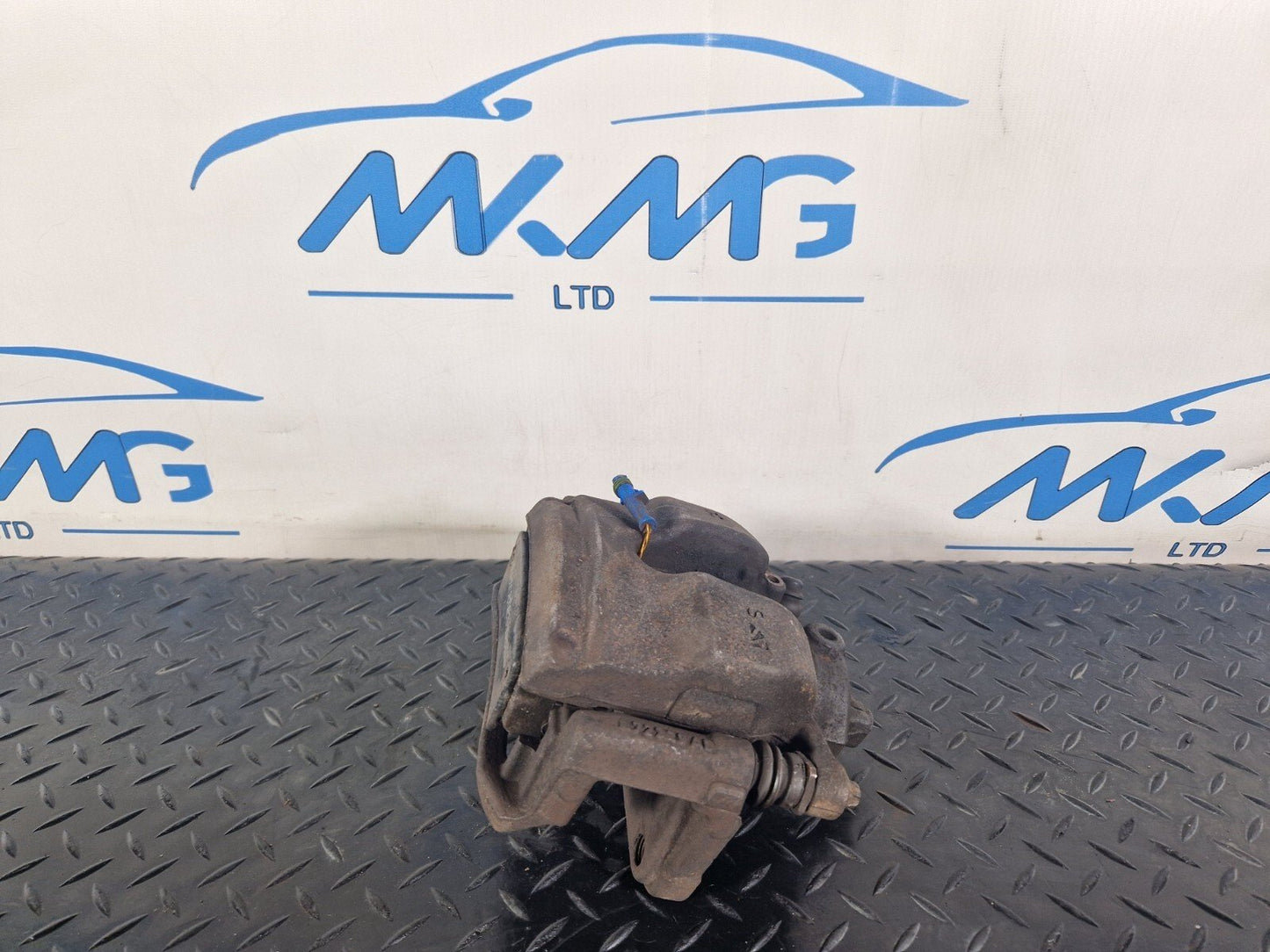 19-ON MERCEDES BENZ CLA C118 FRONT RIGHT O/S BRAKE CALIPER 305X28