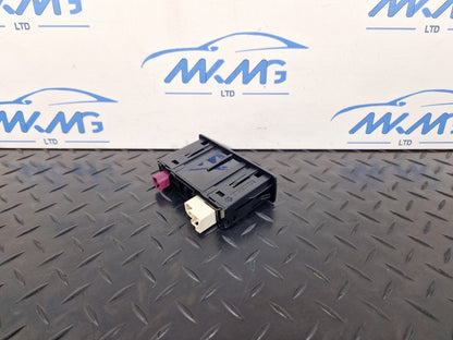 19-ON MERCEDES B CLASS W247 CENTRE CONSOLE USB CONNECTION PORT A2478203902