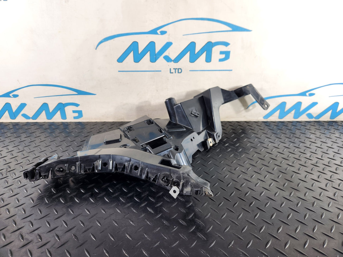 Land Rover Range Rover Evoque L551 Right Side Rear Bumper Bracket M8D2-17B930-A