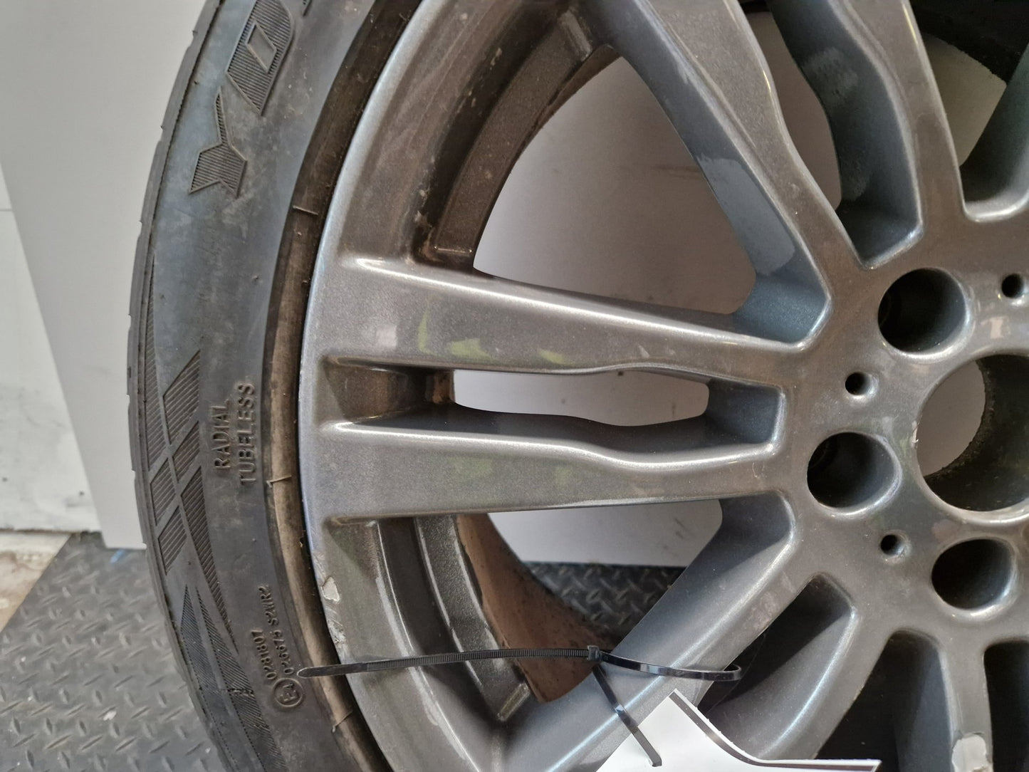 BMW X5 E70 20" Alloy Wheel with Tyre 275/40/20 ~5mm 7842183