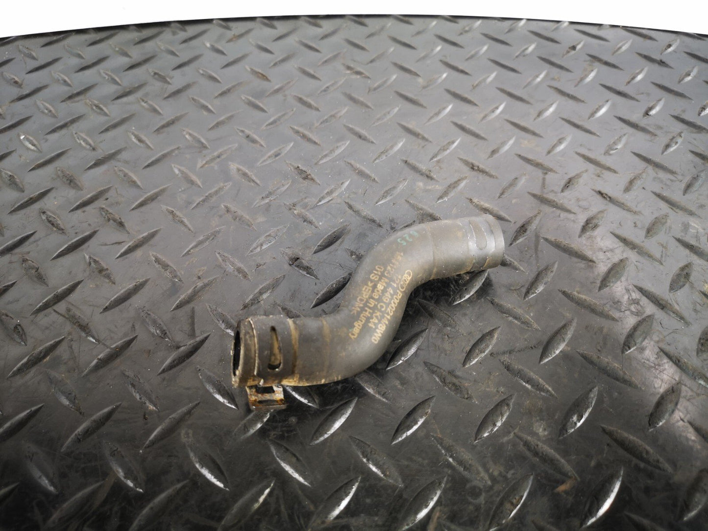 16-19 AUDI A4 B9 S-LINE GENUINE V6 3.0TDI CSW ENGINE COOLANT HOSE 8W0121449C