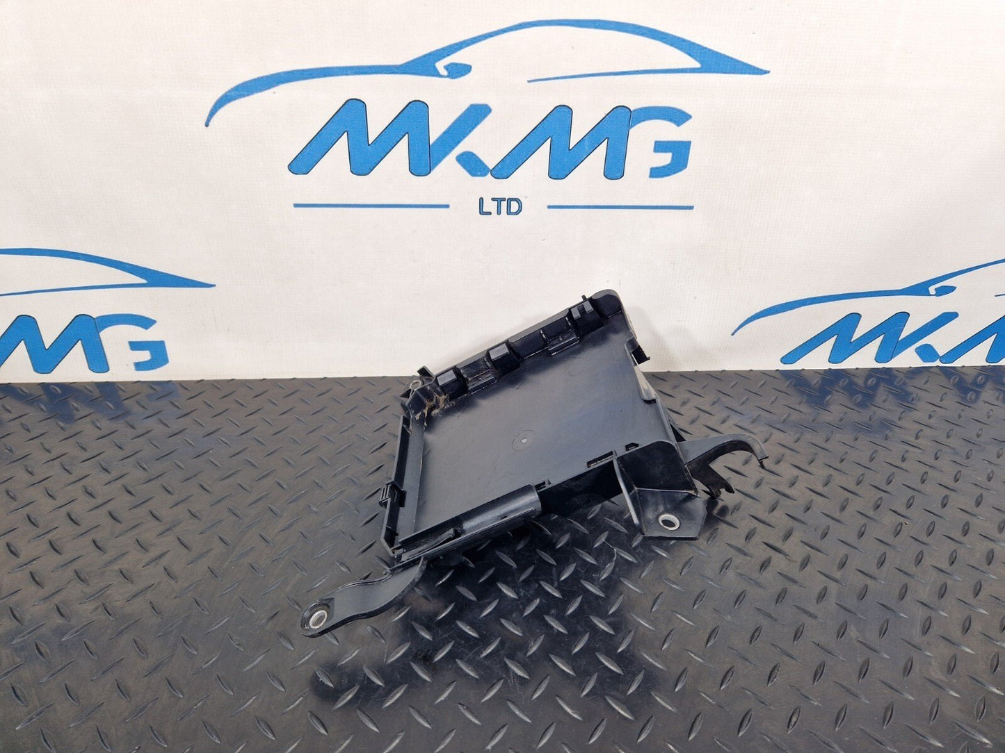 16-23 AUDI A5 F5 SPORTBACK S-LINE GENUINE ENGINE ECU HOLDER BRACKET 8W0907647A