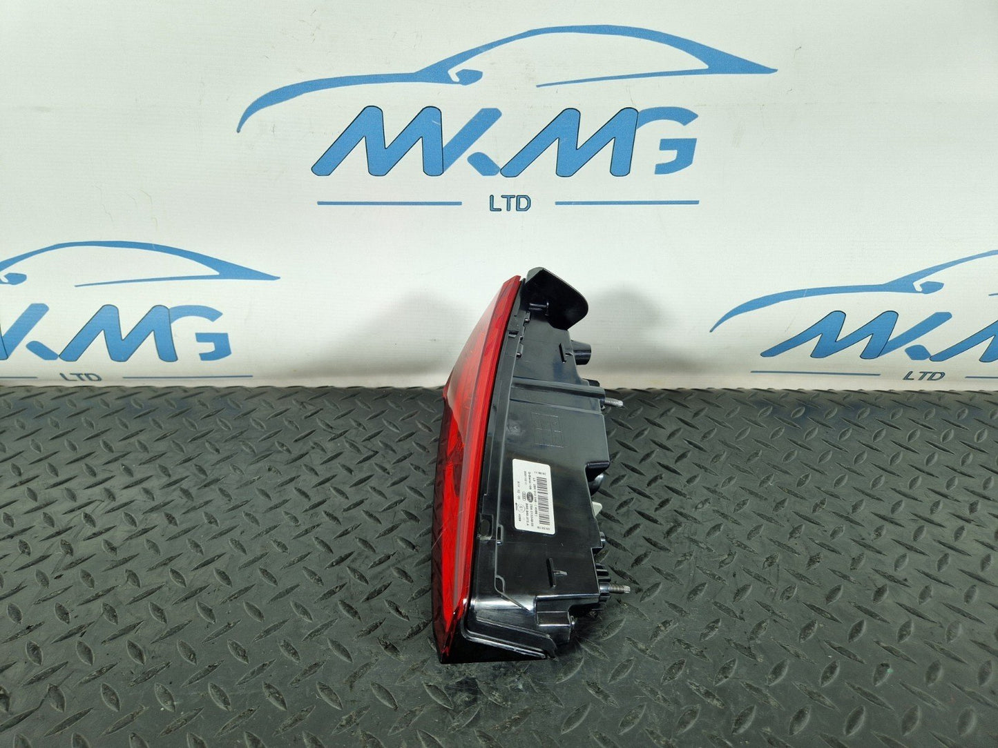 16-19 AUDI A4 B9 GENUINE REAR LEFT O/S/R INNER TAILGATE LIGHT 8W5945075A
