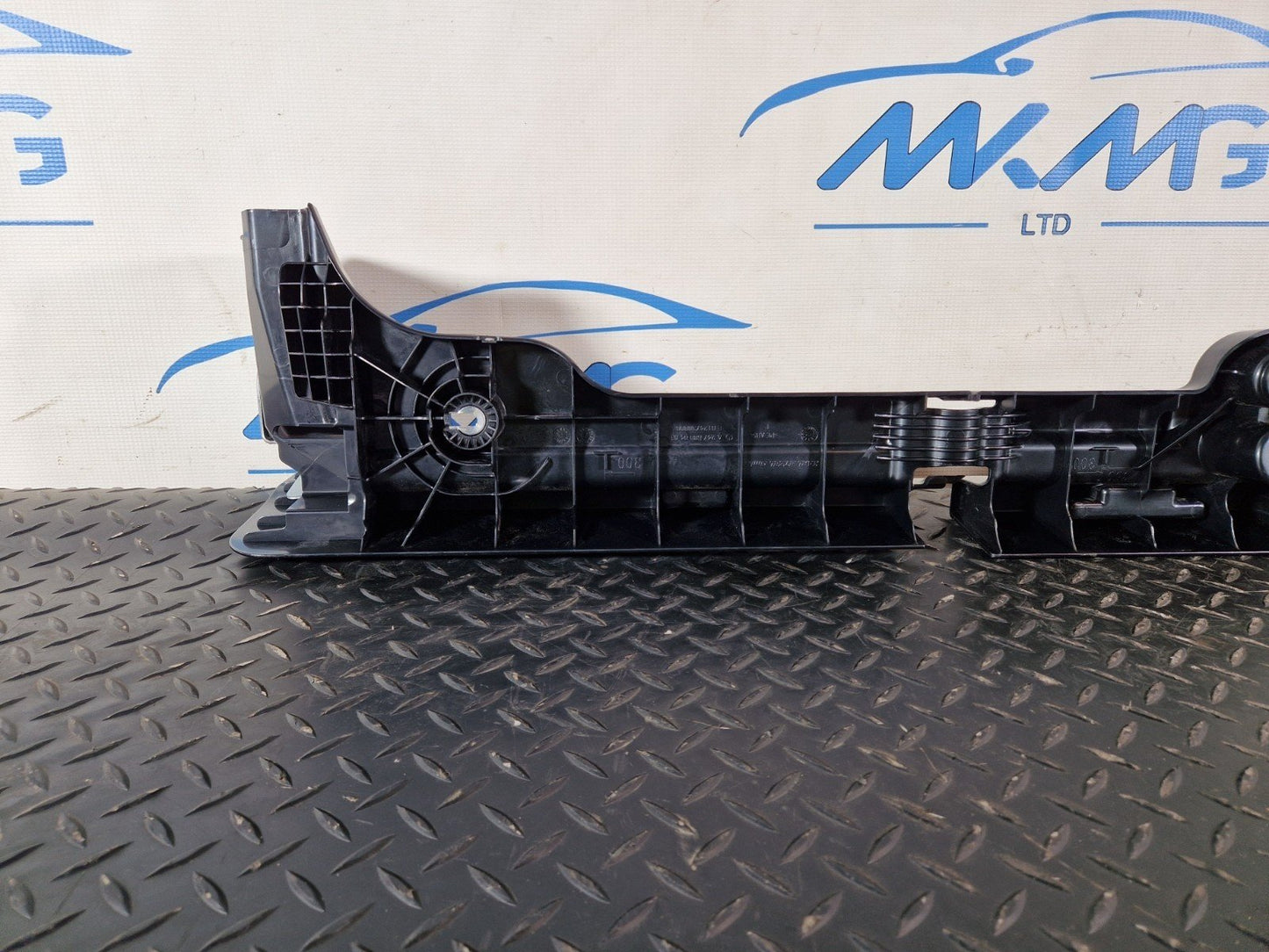 19-ON MERCEDES BENZ B CLASS W247 TAILGATE BOOT TRUNK FLOOR BRACKET A2476806403