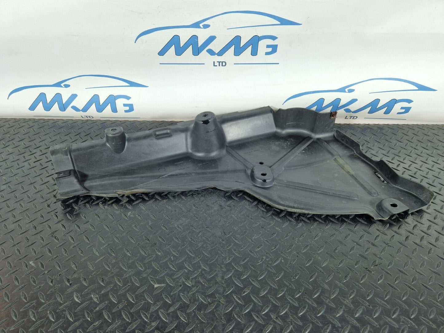 11-19 MERCEDES BENZ ML W166  REAR RIGHT  UNDERTRAY SPLASH GUARD A1666809607