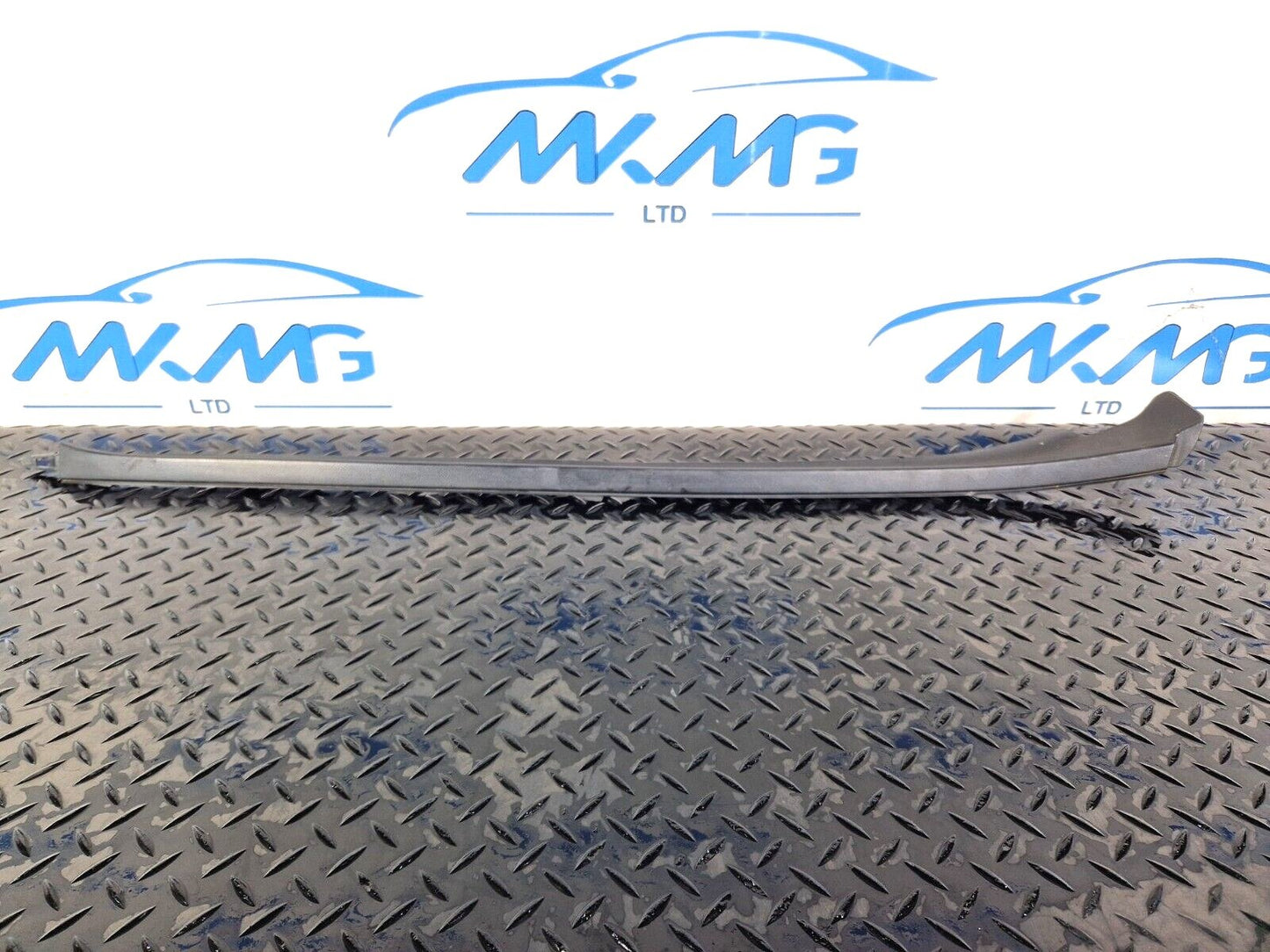 19-ON MERCEDES BENZ B CLASS W247 FRONT SCUTTLE PANEL WIND DEFLECTOR A2476900401