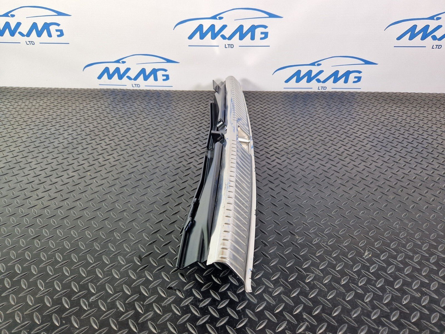 14-21 MERCEDES BENZ C220d W205 TAILGATE BOOT LID TRIM COVER A2056902501