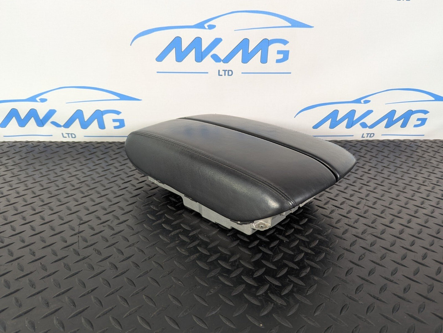10-17 AUDI A8 4H LEATHER DOUBLE ARMREST IN BLACK 4H0864206C
