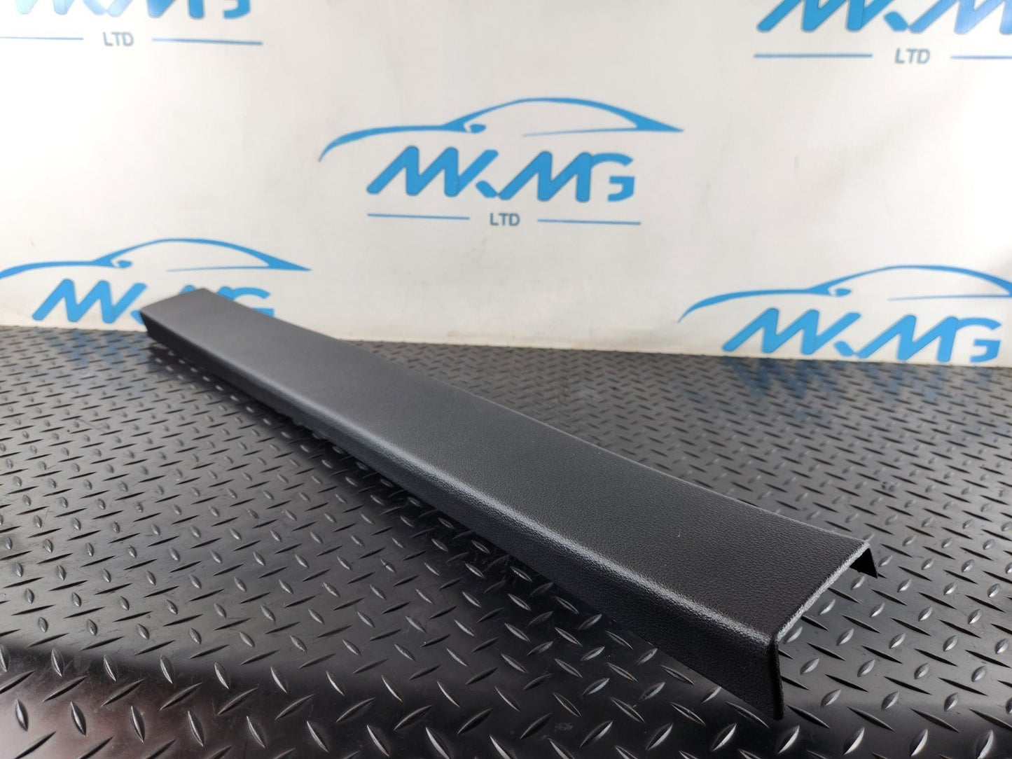 16-20 AUDI Q7 4M GENUINE TAILGATE UPPER COVER TRIM PANEL 4M0867606