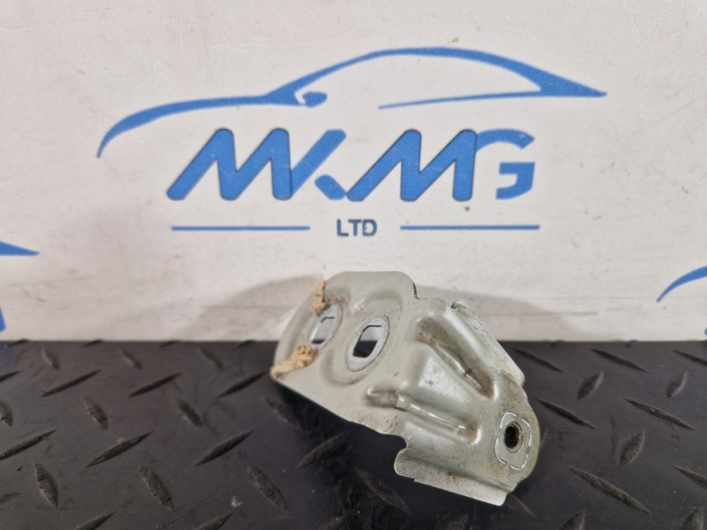 11-18 BMW 6 SERIES F13 FRONT LEFT SIDE N/S WING FENDER BRACKET MOUNT HOLDER