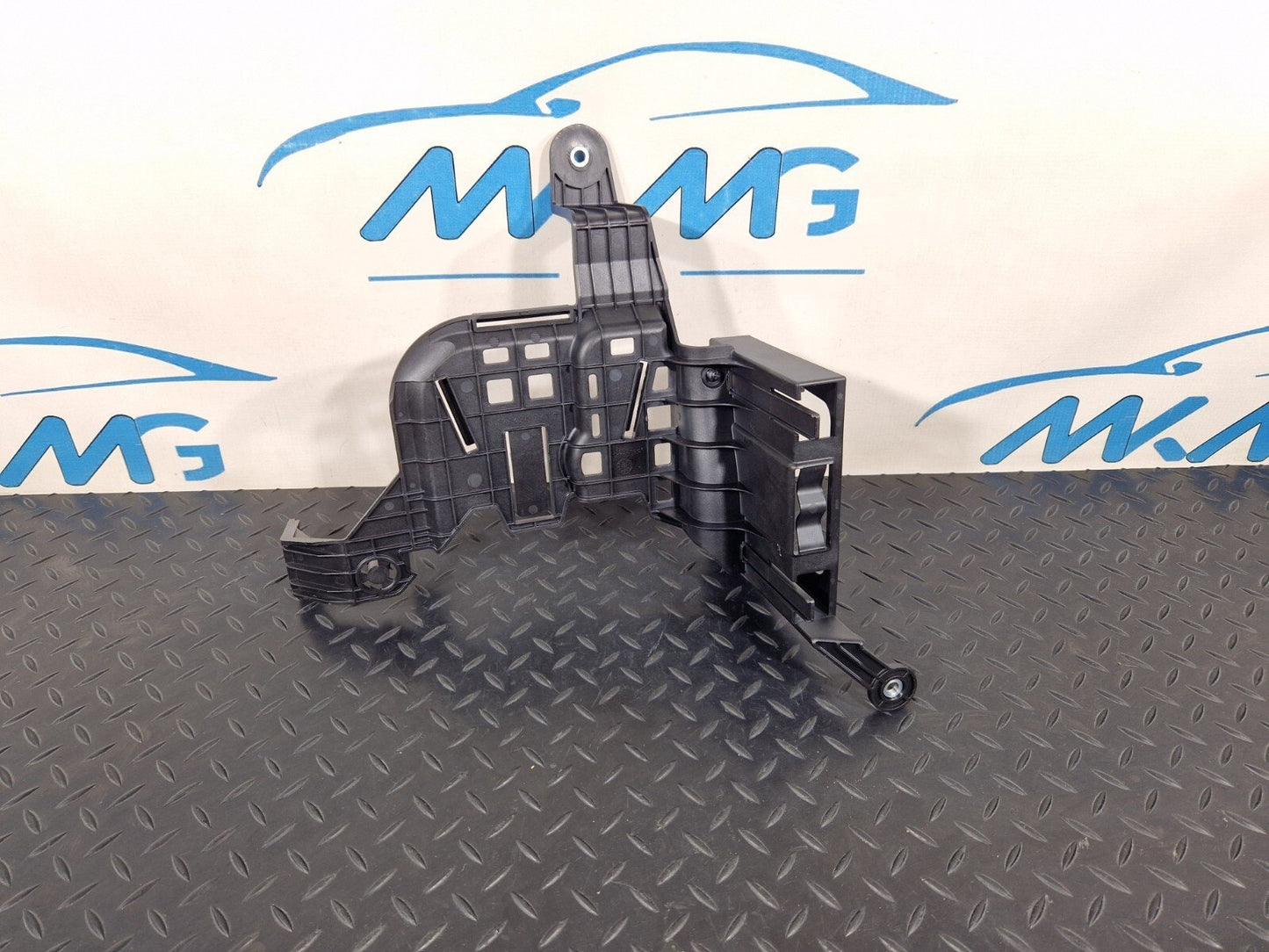 14-21 MERCEDES BENZ C200d W205 FUSE BOX HOLDER BRACKET A2055452940