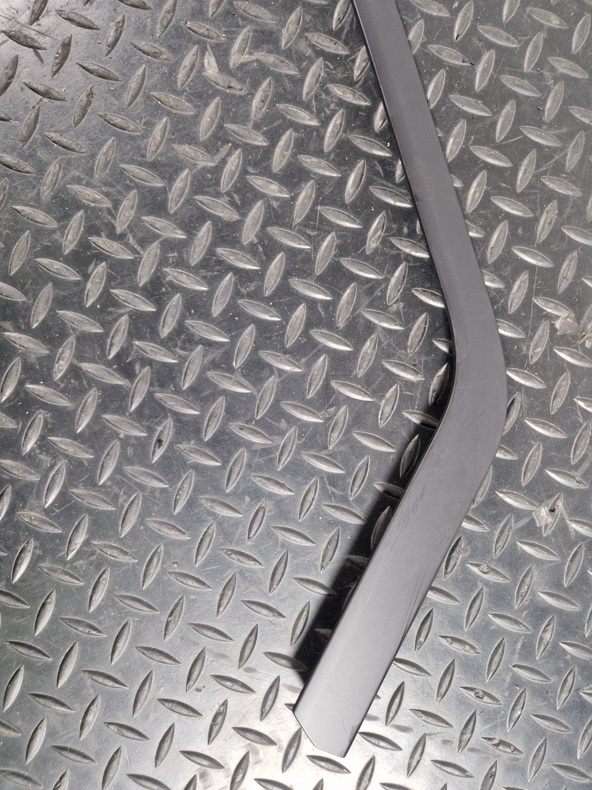 19-ON RANGE ROVER EVOQUE L551 REAR LEFT MOULDING TRIM K8D2045D71A