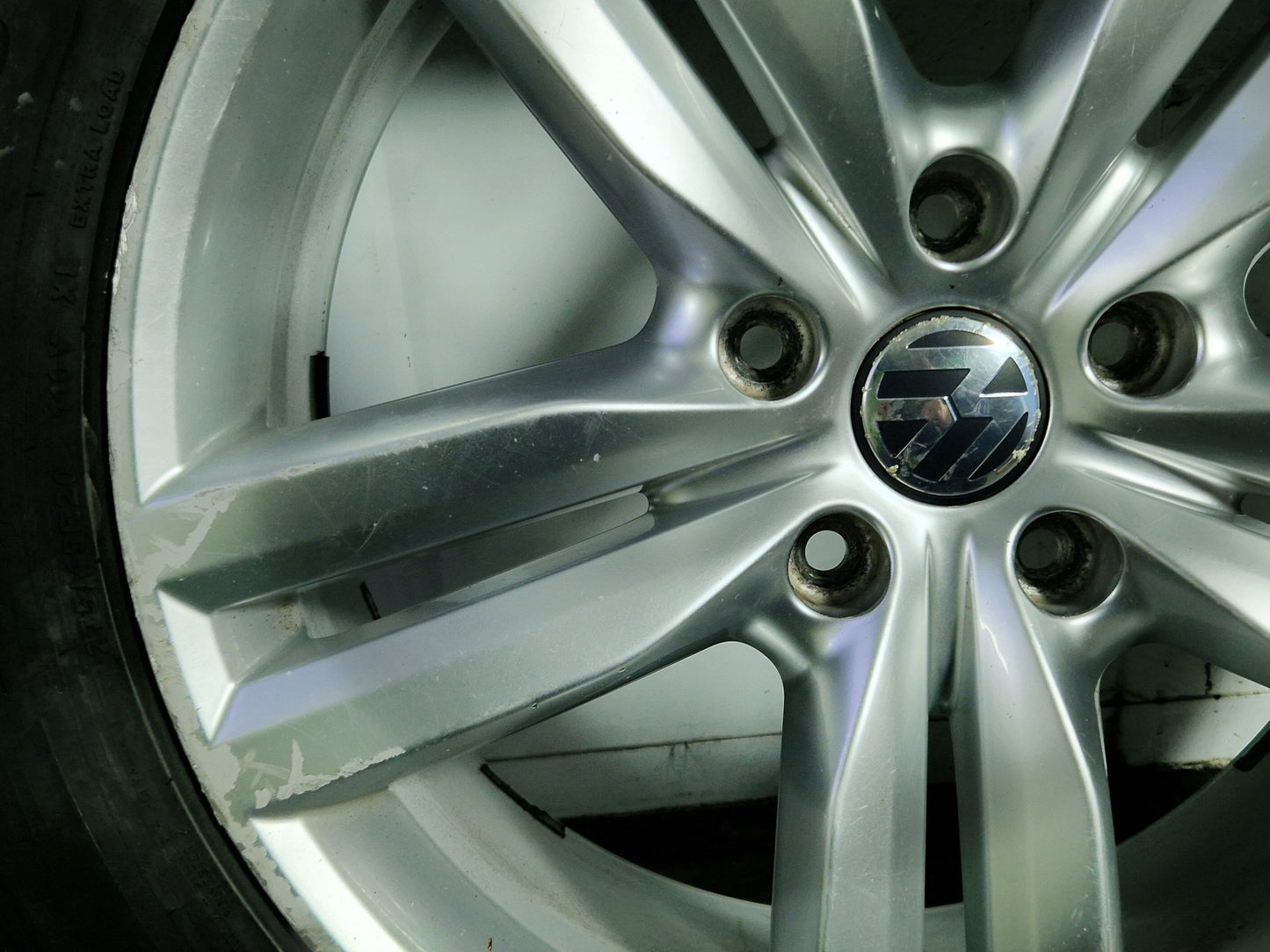 Volkswagen Touareg 20" Alloy Wheel with Tyre 275/45/20 ~6mm 7P6601025E