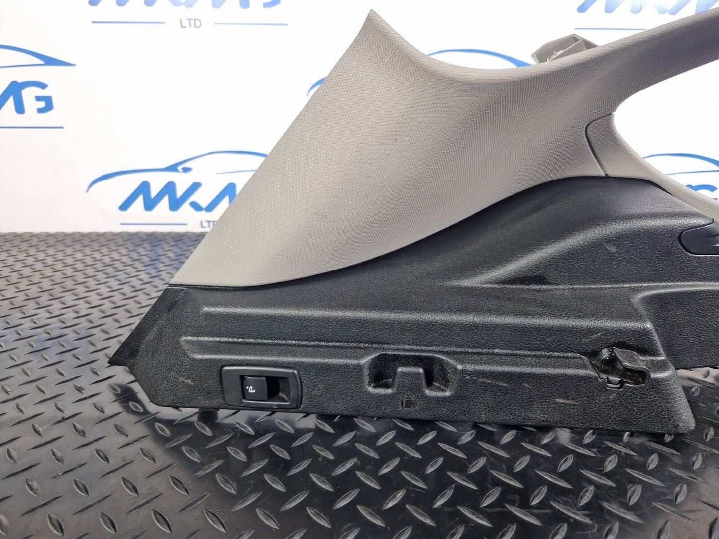 14-21 BMW 2 F45 DRIVER N/S INNER TRIM WITH SEAT ADJUSTMENT SWITCH 7365575