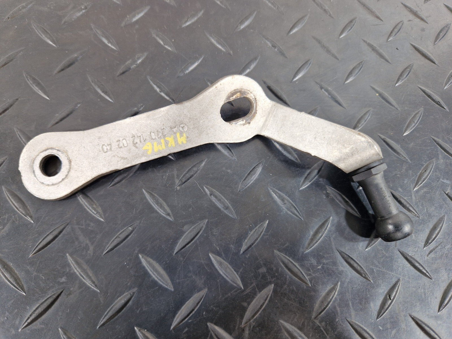 14-20 MERCEDES BENZ GLA X156 OEM EXHAUST SYSTEM FRONT PIPE UPPER BRACKET MOUNT