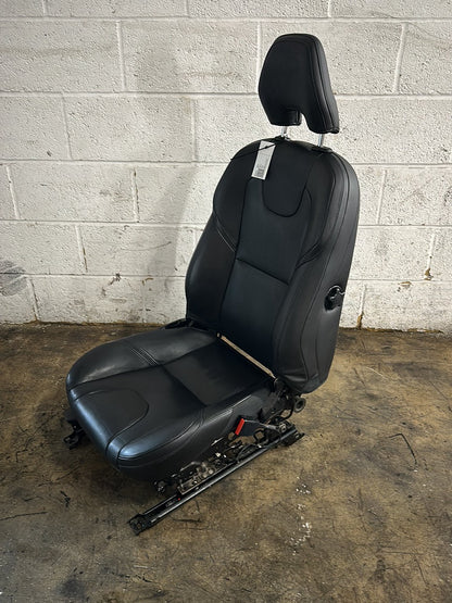 Volvo V40 MK3 (525) Hatchback Genuine Front Right O/S Driver Seat