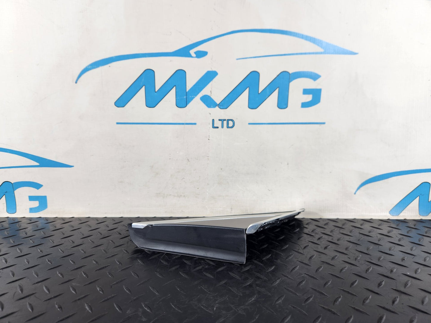 Mercedes B200d B-Class W247 SUV Front Right Wing Trim A2476921800 A2476921600