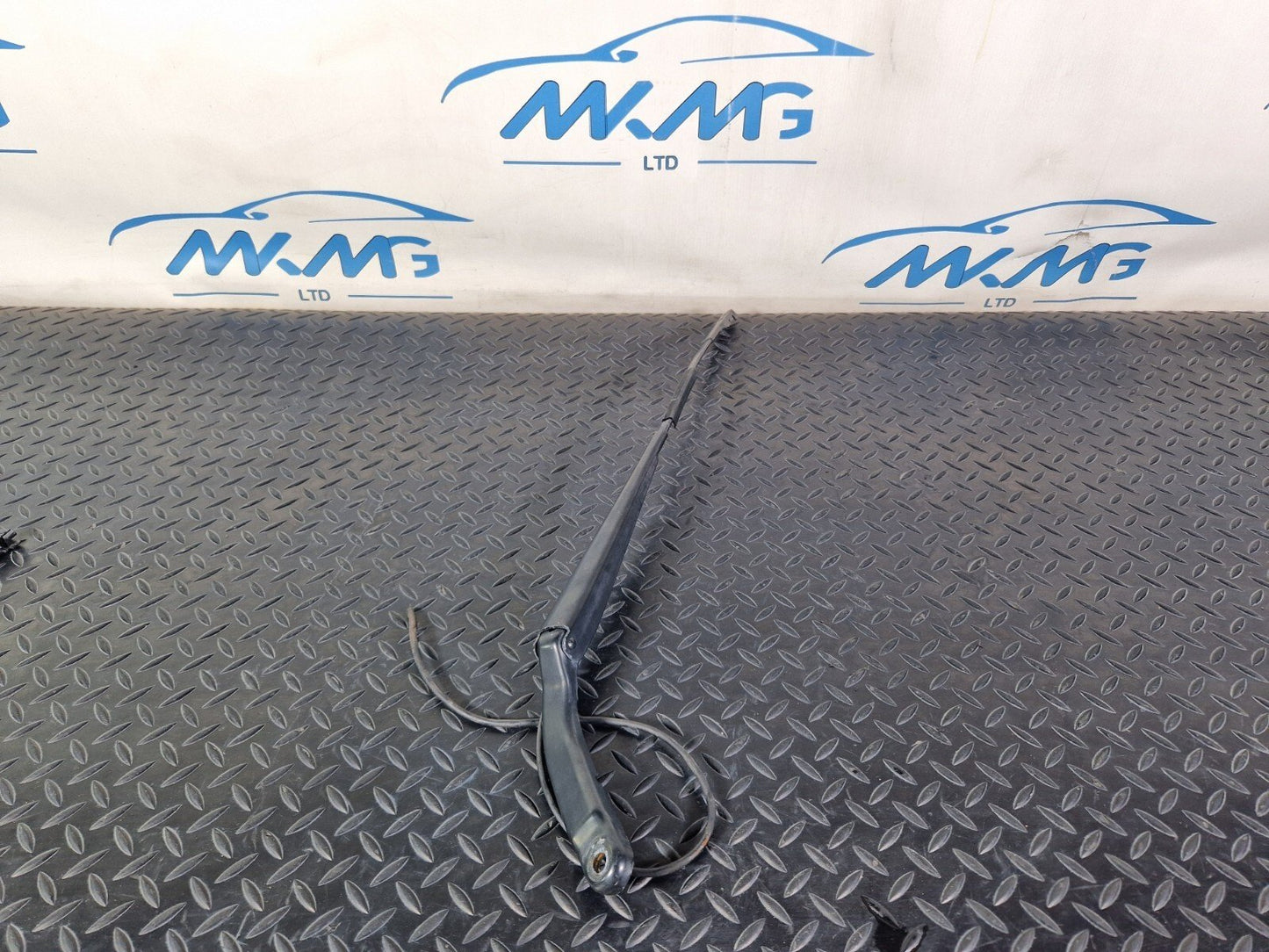 18-ON MERCEDES BENZ SPRINTER W907 WIPER ARM LEFT SIDE N/S A9108203500