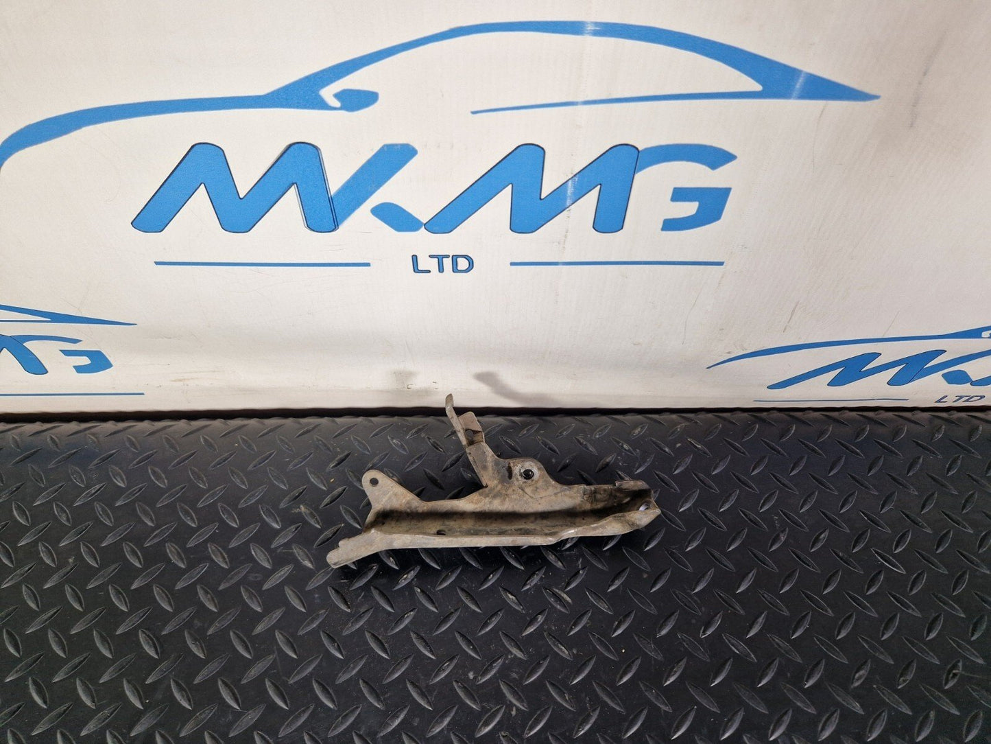 18-ON MERCEDES BENZ SPRINTER W907 OEM SUPPORT BRACKET A6510903000