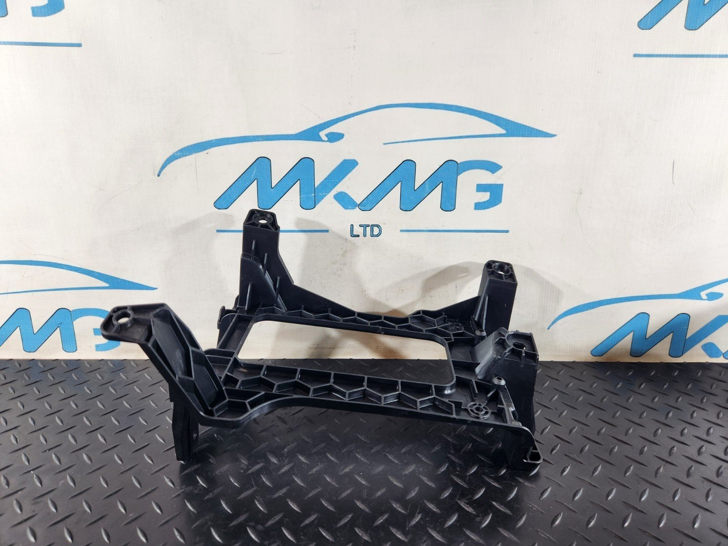 16-20 AUDI Q7 4M GENUINE REAR BOOT AMPLIFIER SUPPORT HOLD BRACKET 4M0907348