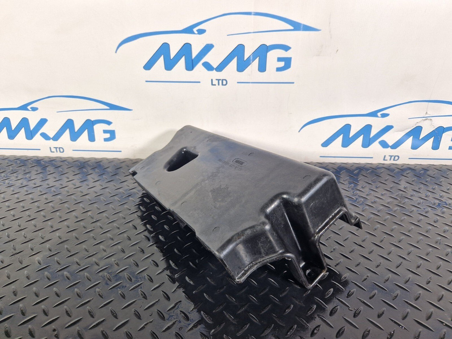19-ON MERCEDES BENZ CLA C118 HIGH VOLTAGE CONNECTION COVER A1773410200