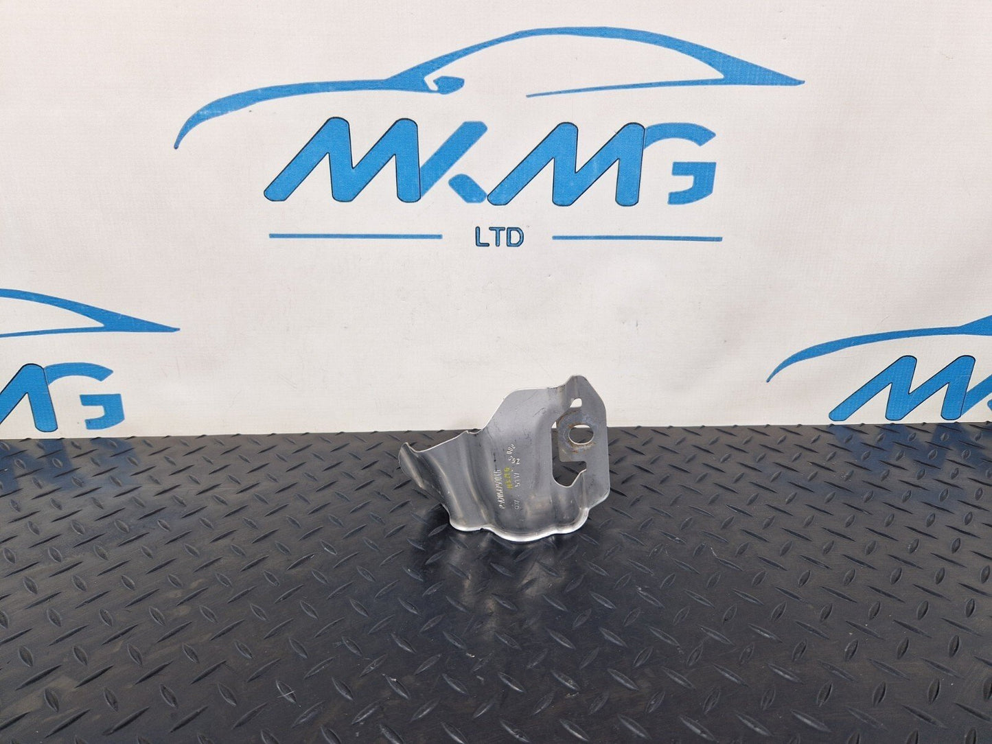 14-21 MERCEDES BENZ C200 W205 GENUINE BRACKET A2054750046
