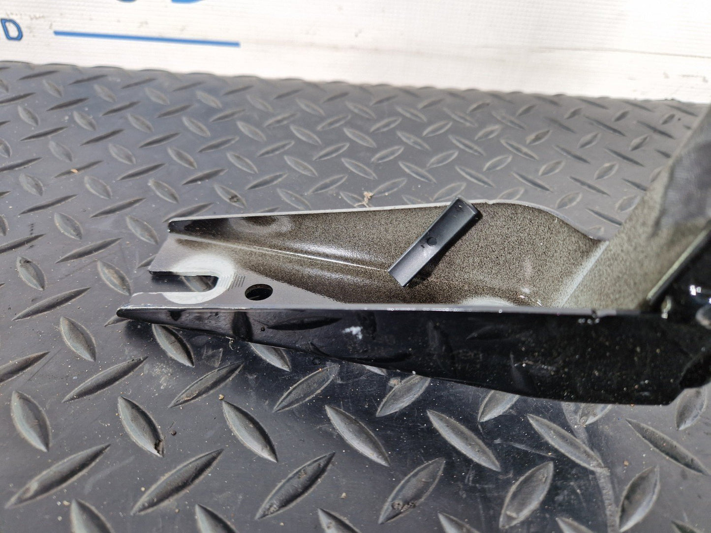 17-24 AUDI S5 F5 GENUINE OEM REAR TAILGATE BOOTLID HINGE LEFT SIDE 8W6827301
