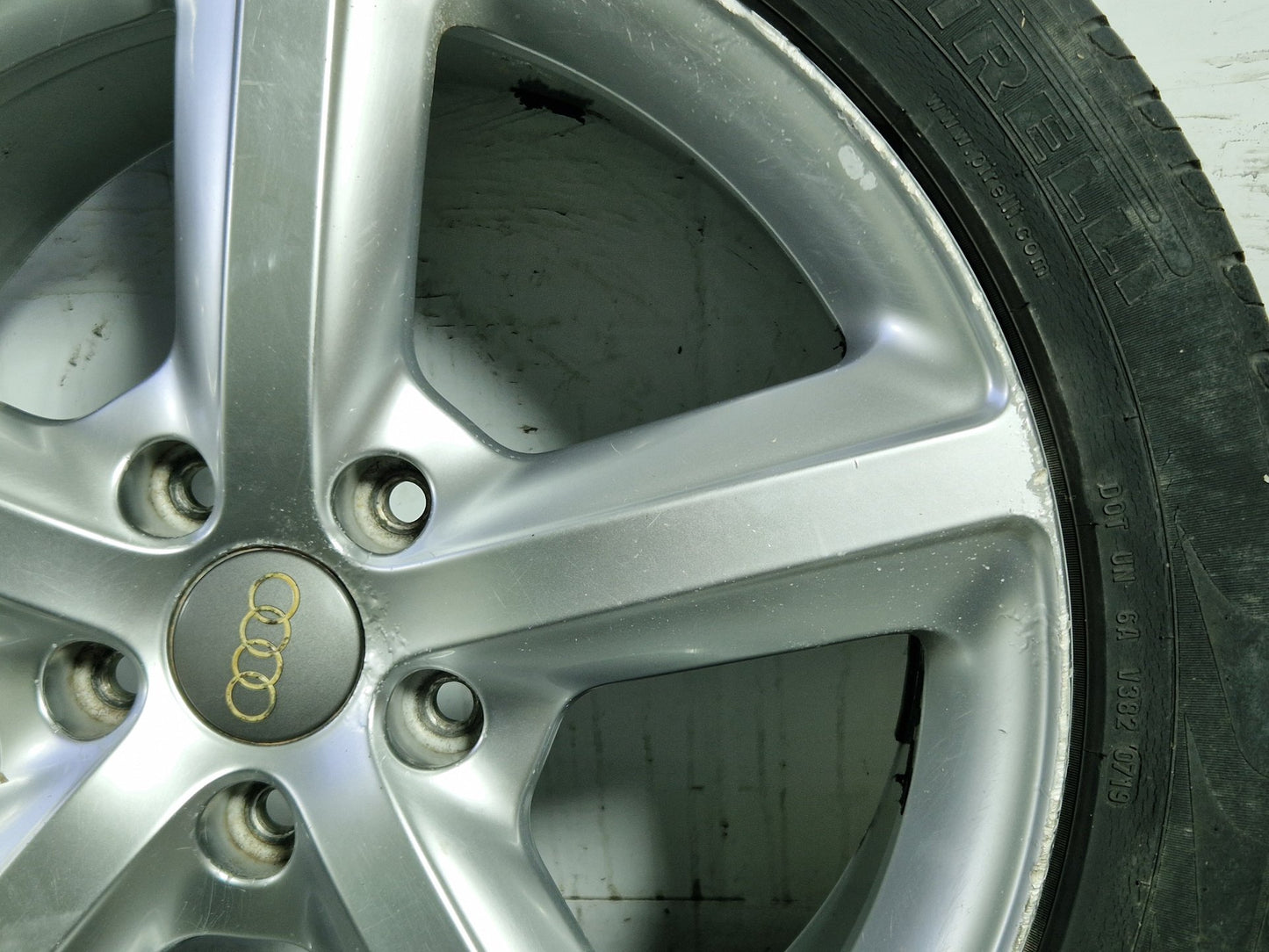 Audi Q7 4L 20" Alloy Wheel with Tyre 255/45/20 ~3mm 4L0601025BD 4L0601025BE