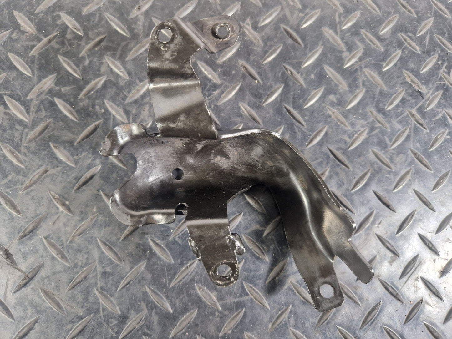 14-21 MERCEDES BENZ C W205  EXHAUST  BRACKET HOLDER A6510780784