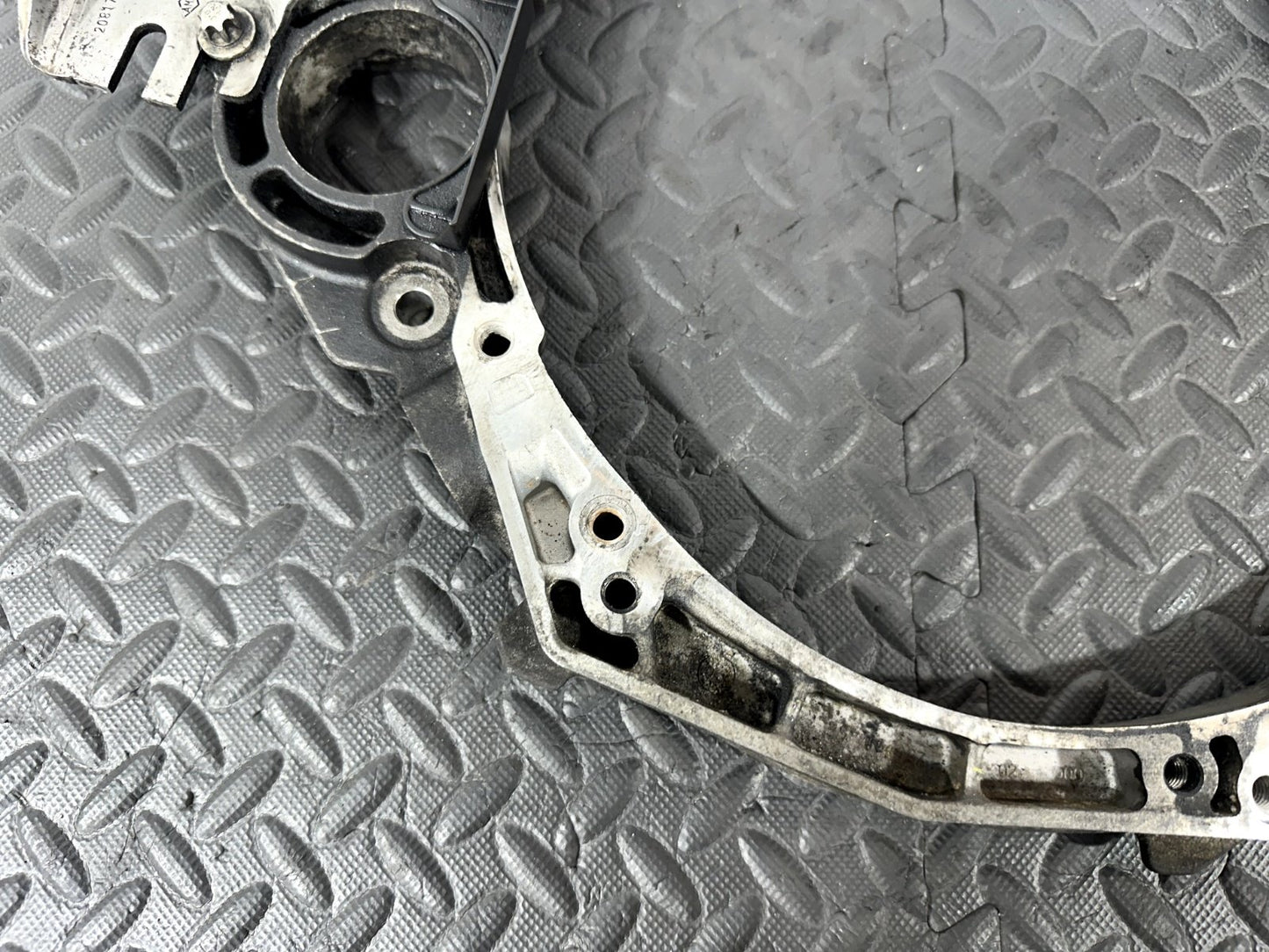 12-18 MERCEDES A W176 1.5CDI OM607 GEARBOX HOUSING SPACER PLATE A6070108000