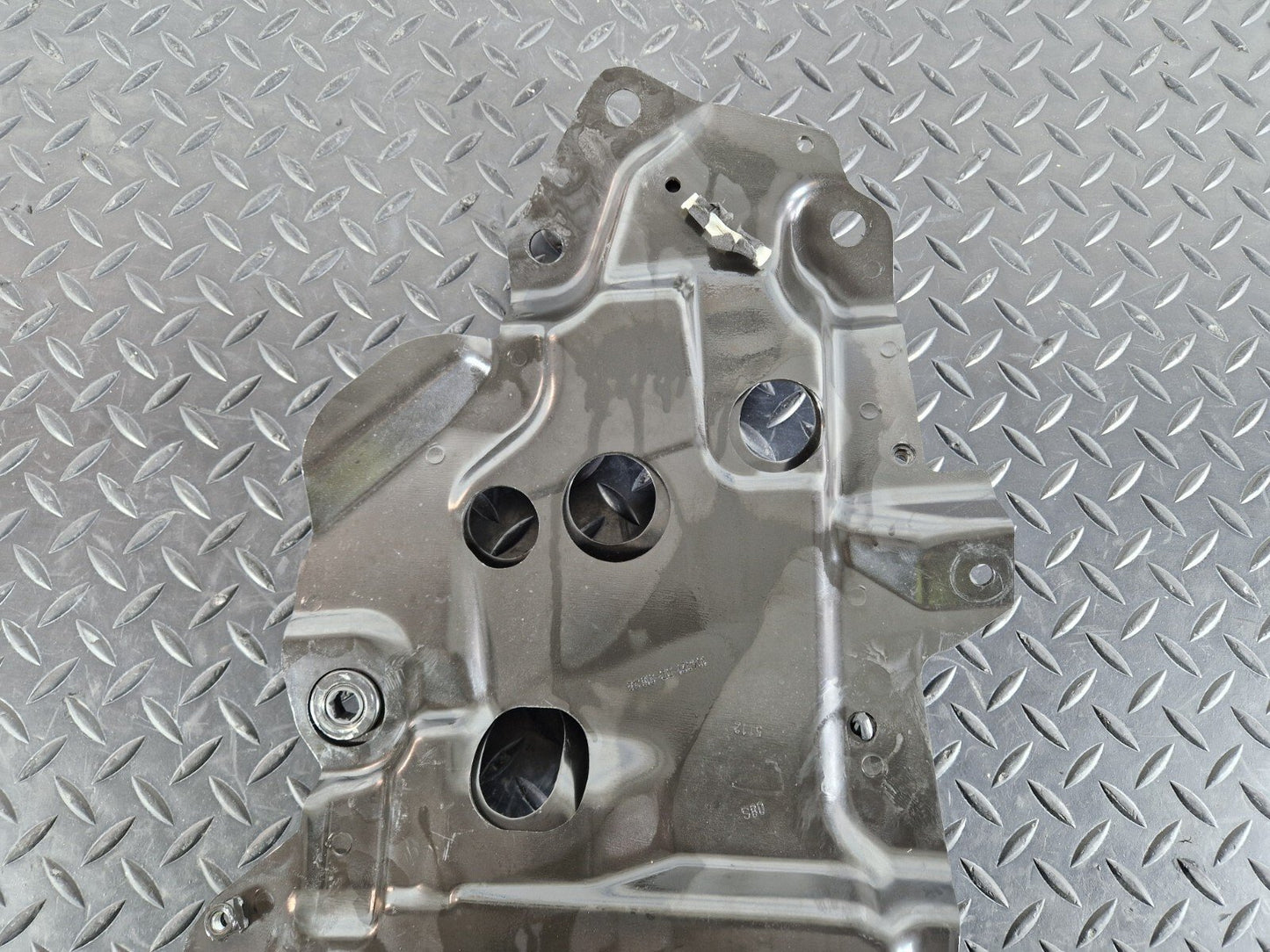 12-17 AUDI S5 CONVERTIBLE REAR LEFT ROOF MOUNT BRACKET 104021DD31836