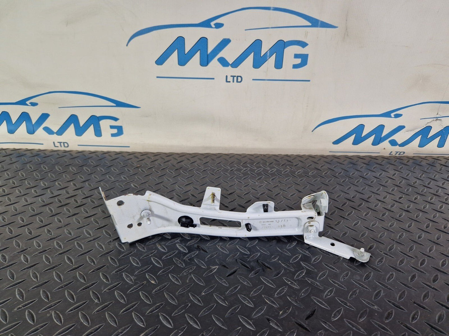 16-19 AUDI A4 B9 S-LINE GENUINE FRONT RIGHT SIDE FENDER BRACKET 8W0821136B
