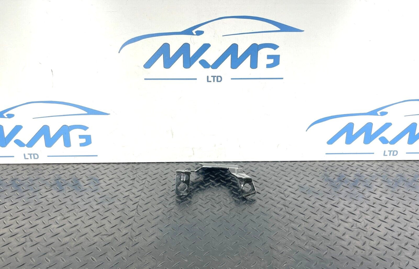 16-19 AUDI A4 B9 AVANT GENUINE EXPANSION COLLANT TANK BRACKET 8W0121232F
