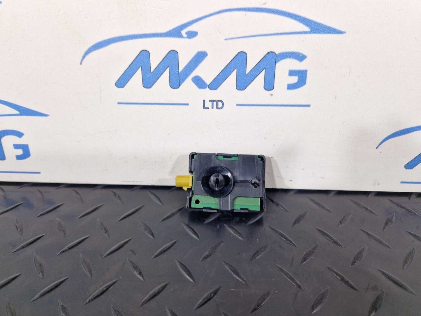 19-ON MERCEDES BENZ B CLASS W247 WLAN ANTENNA  A2479052602
