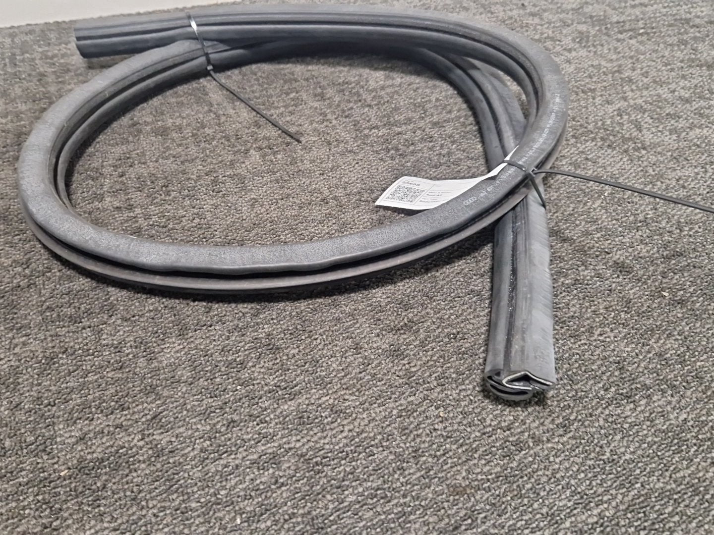 Audi A5 8W Front Right O/S Driver Body Door Rubber Seal 8W7831707