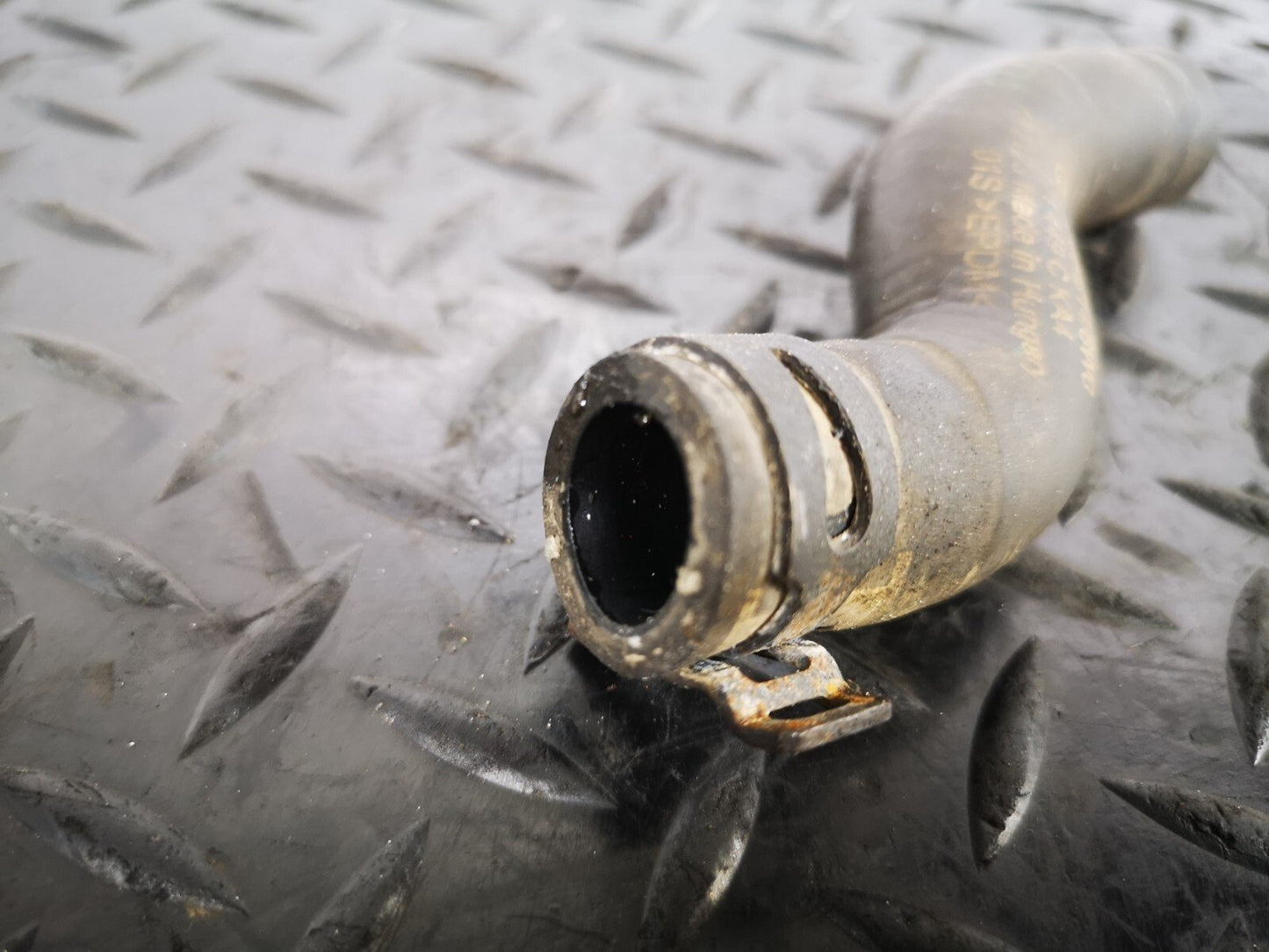 16-19 AUDI A4 B9 S-LINE GENUINE V6 3.0TDI CSW ENGINE COOLANT HOSE 8W0121449C